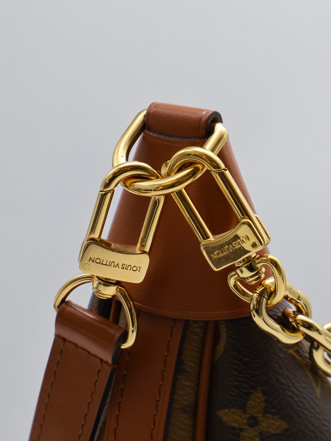 LOUIS VUITTON Loop hobo