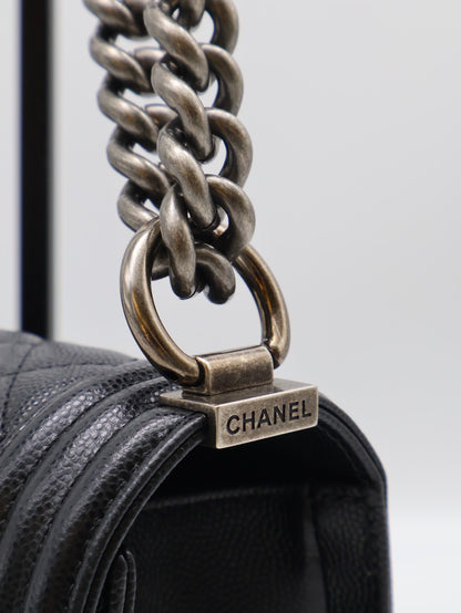 CHANEL Boy25 粒面牛皮口蓋包 - 黑銀26開