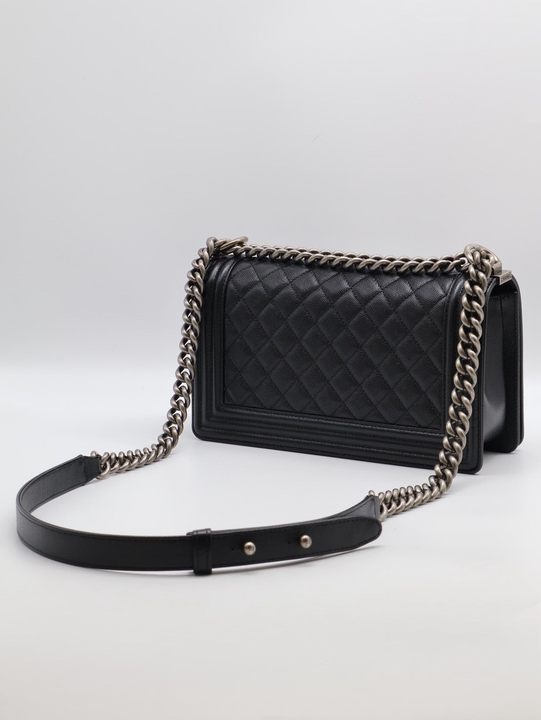 CHANEL Boy25 粒面牛皮口蓋包 - 黑銀26開