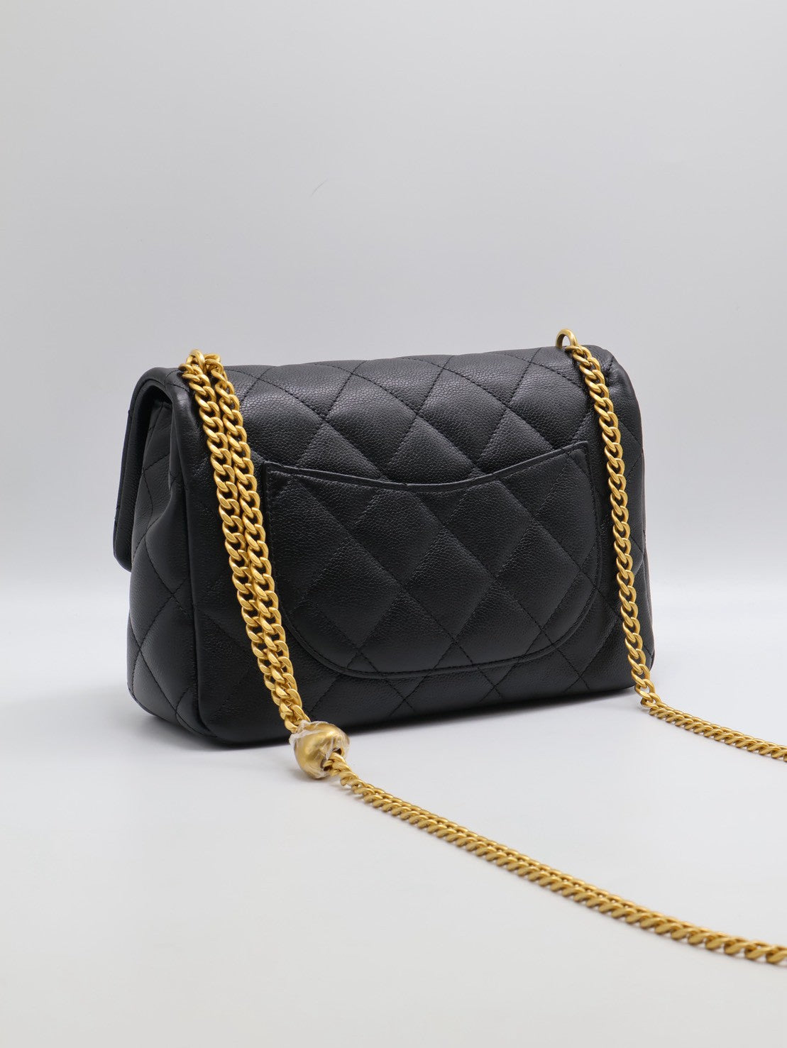 CHANEL 愛心調節釦口蓋包 24 - 黑金