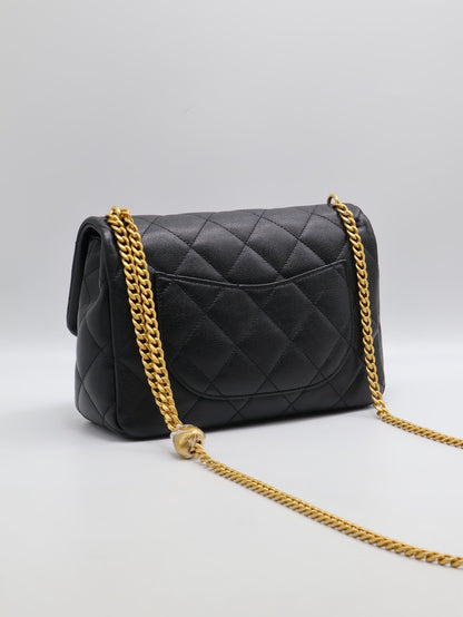 CHANEL 愛心調節釦口蓋包 24 - 黑金