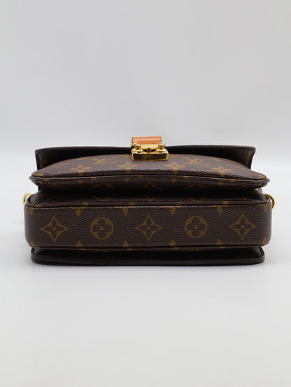 LOUIS VUITTON Pochette Metis East West郵差包