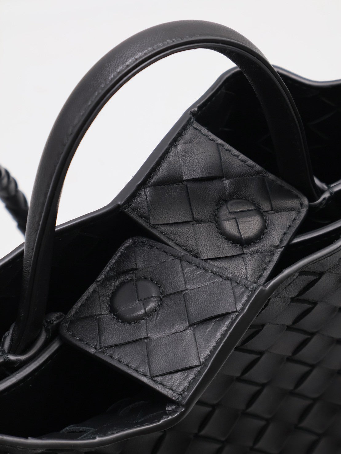 BOTTEGA VENETA Andiamo編織單肩包 - 中號黑金