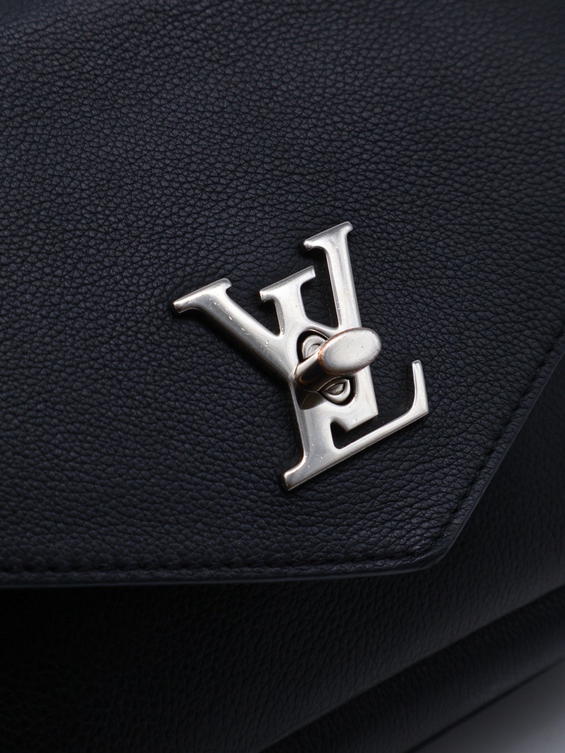 LOUIS VUITTON My Lock Me斜背包 - 黑銀