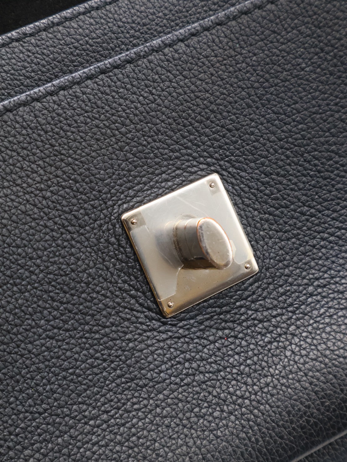 LOUIS VUITTON My Lock Me斜背包 - 黑銀