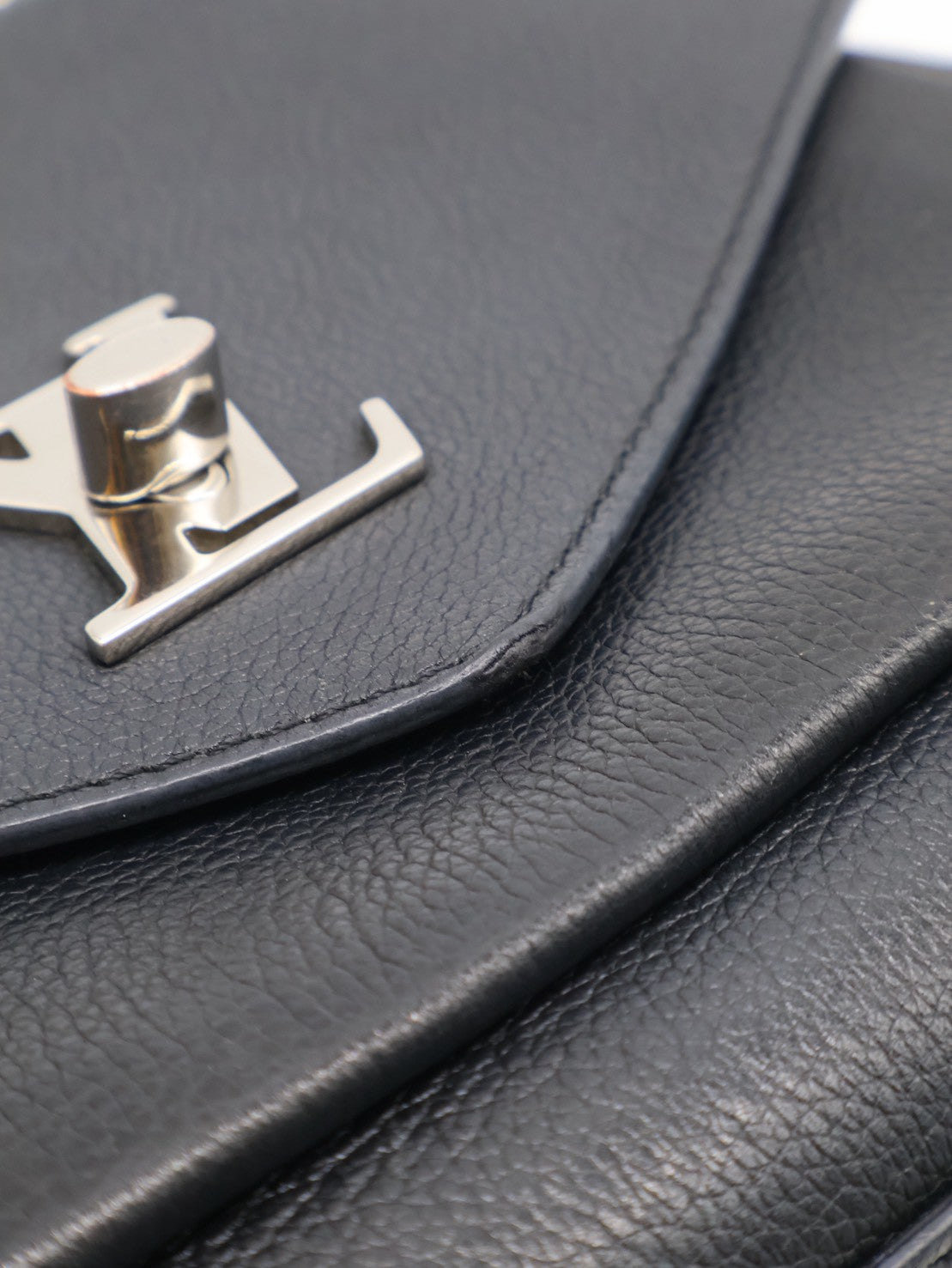 LOUIS VUITTON My Lock Me斜背包 - 黑銀