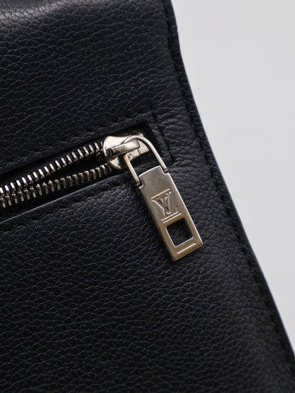 LOUIS VUITTON My Lock Me斜背包 - 黑銀