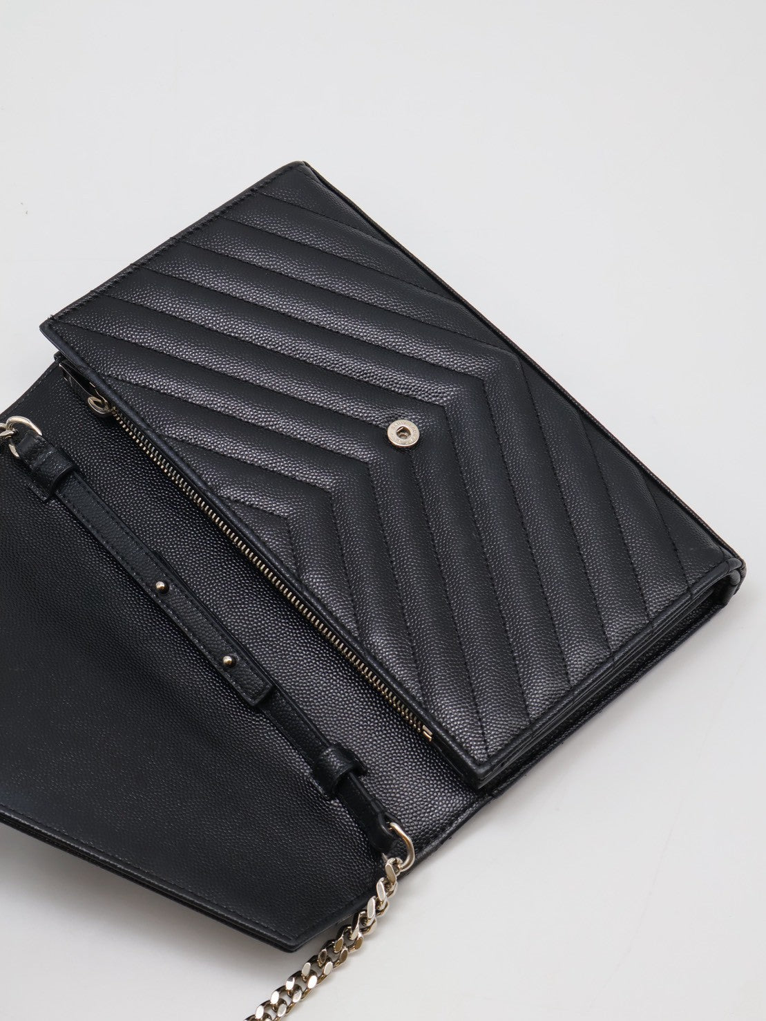 YSL 經典V紋粒面牛皮WOC - 22 黑銀