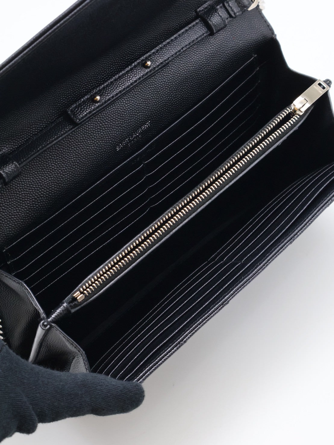 YSL 經典V紋粒面牛皮WOC - 22 黑銀