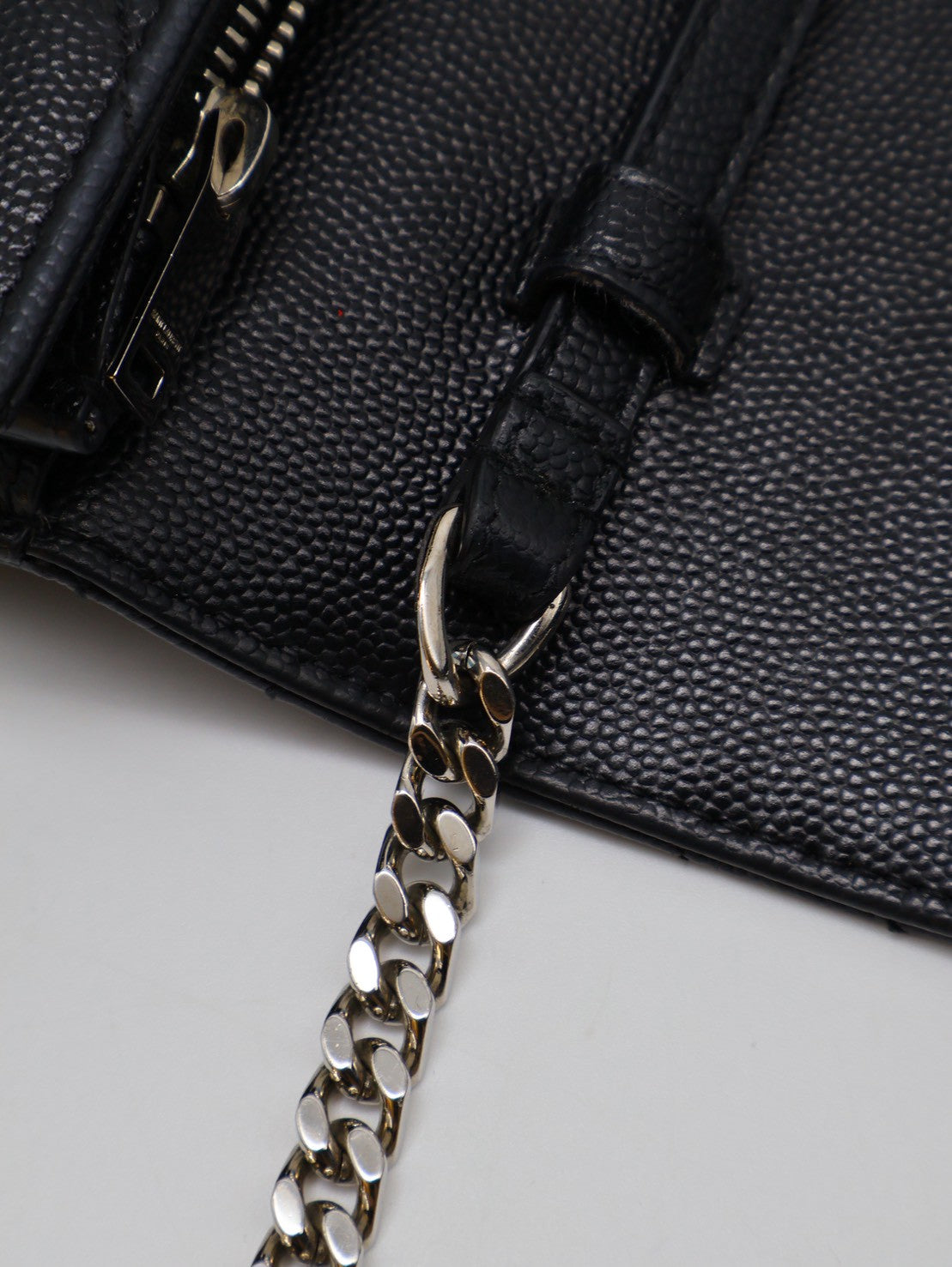YSL 經典V紋粒面牛皮WOC - 22 黑銀