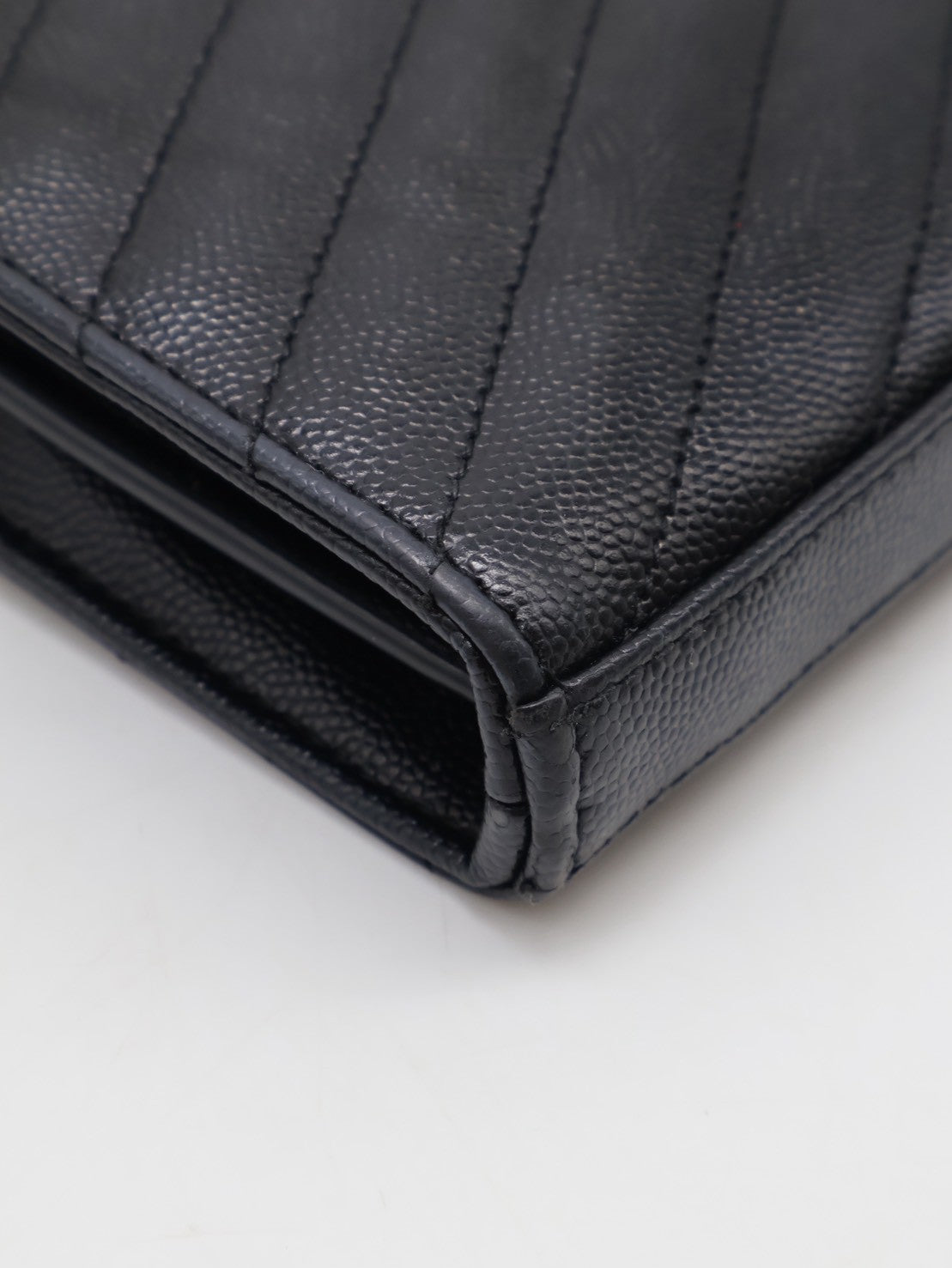 YSL 經典V紋粒面牛皮WOC - 22 黑銀