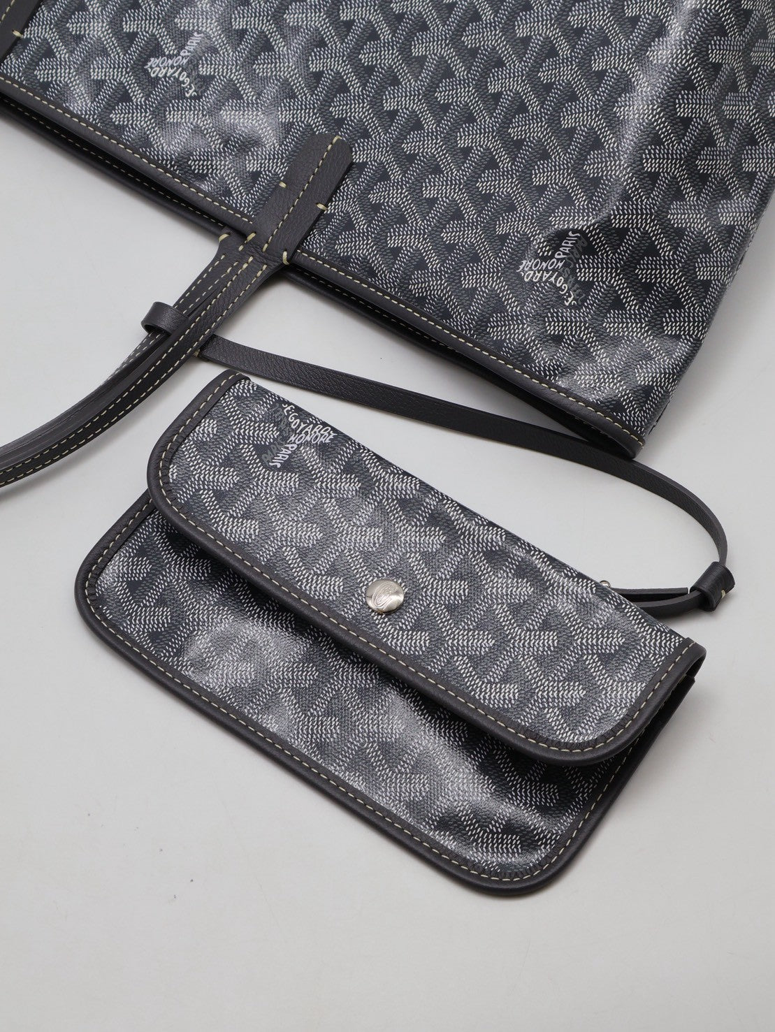 GOYARD 新版亞麻帆布Tote - 小號灰