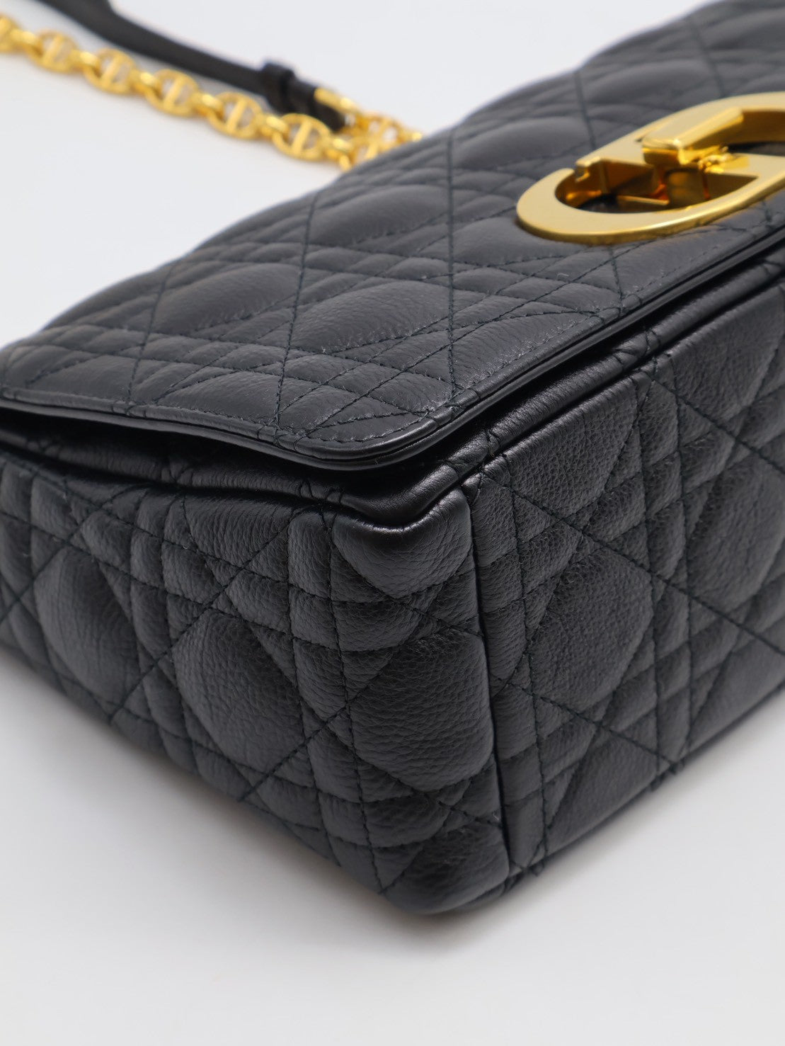 DIOR Caro藤格紋斜背包 - 中號黑金
