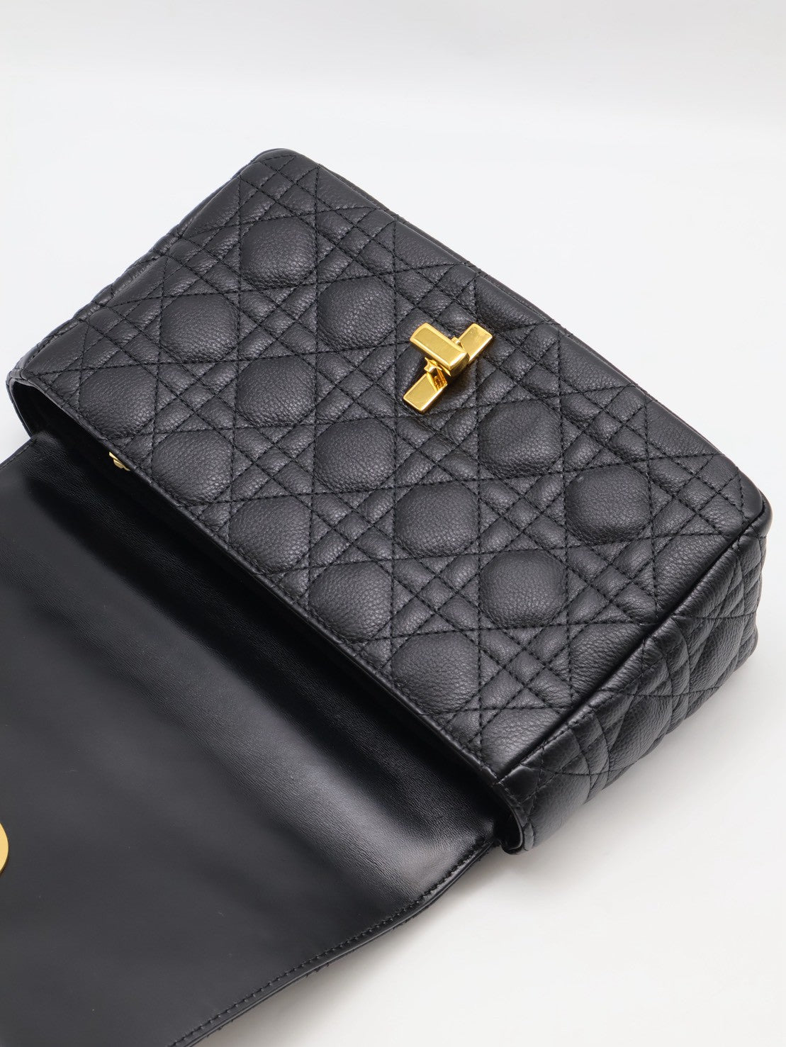 DIOR Caro藤格紋斜背包 - 中號黑金