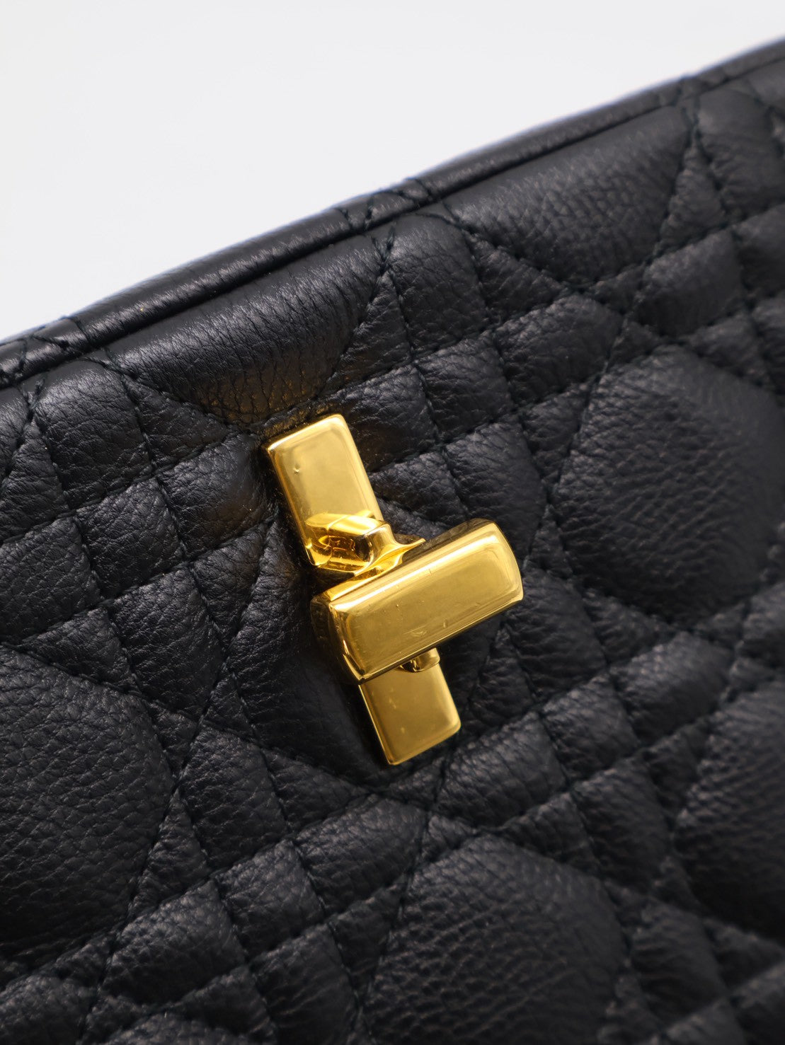 DIOR Caro藤格紋斜背包 - 中號黑金