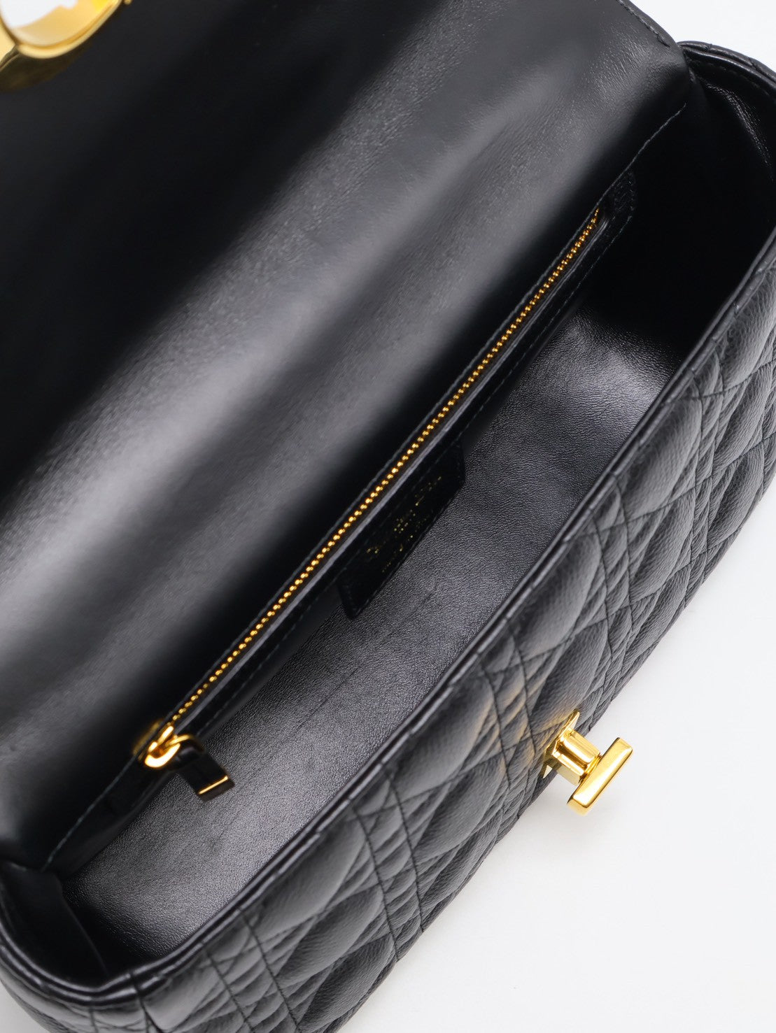DIOR Caro藤格紋斜背包 - 中號黑金