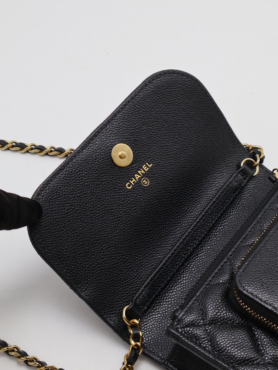 CHANEL 粒面牛皮郵差包 - Mini黑金