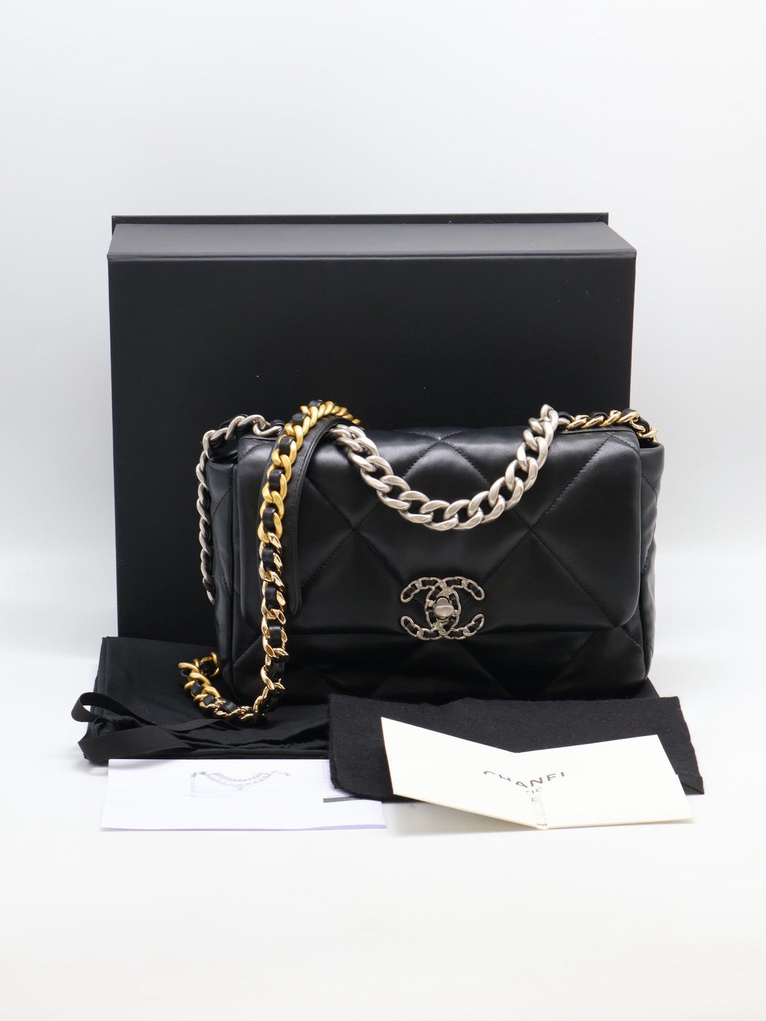 CHANEL 19 Bag 菱格紋羊皮手提肩背包 26 - 黑銀