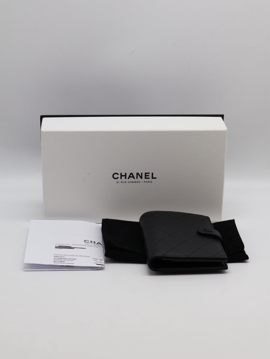 CHANEL 25C雙折護照夾中型錢包 - So Black