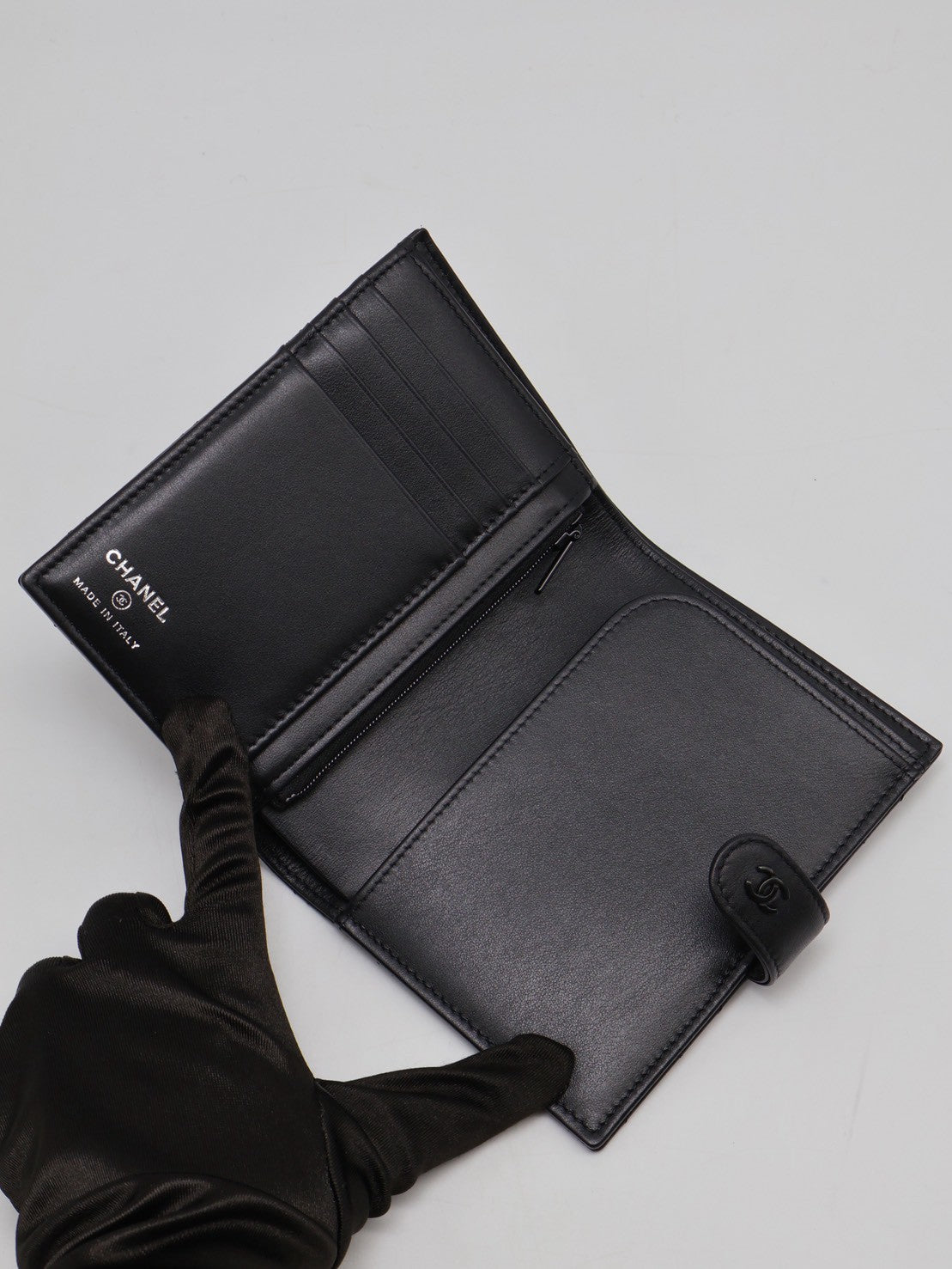 CHANEL 25C雙折護照夾中型錢包 - So Black