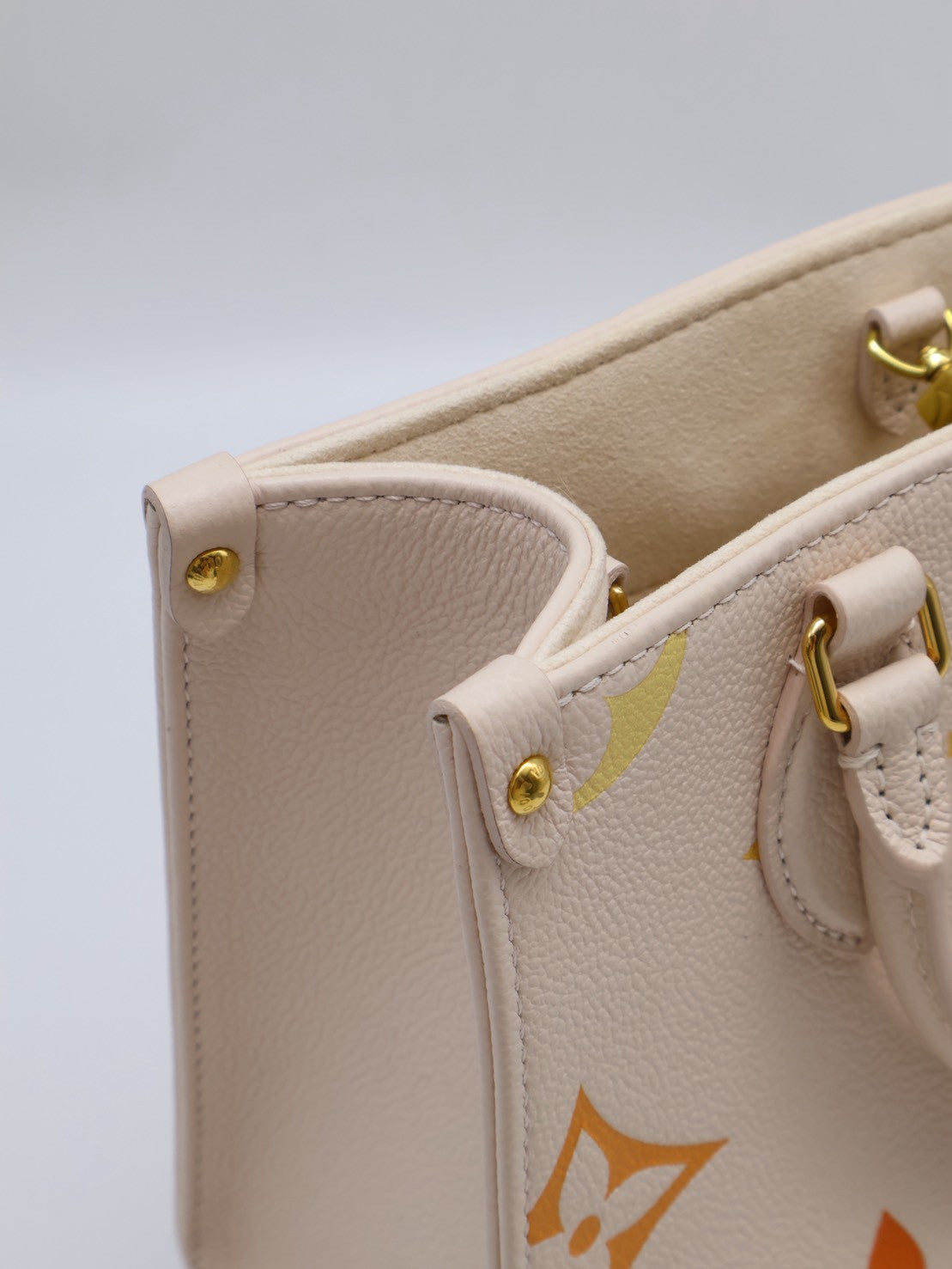 LOUIS VUITTON On The Go - PM彩字