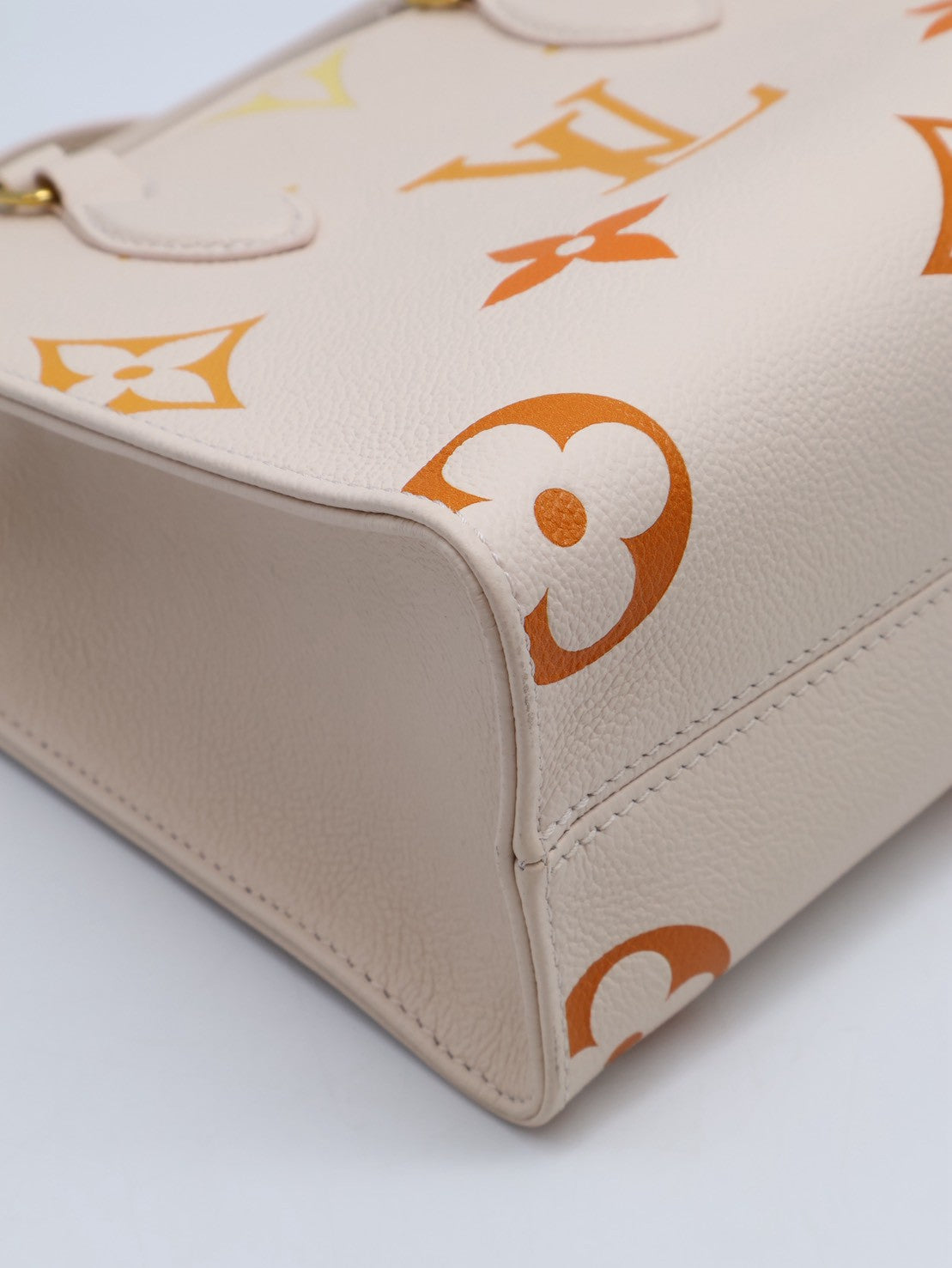 LOUIS VUITTON On The Go - PM彩字