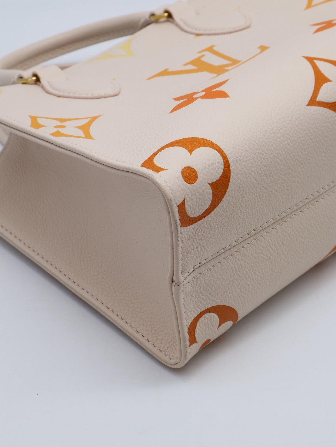 LOUIS VUITTON On The Go - PM彩字