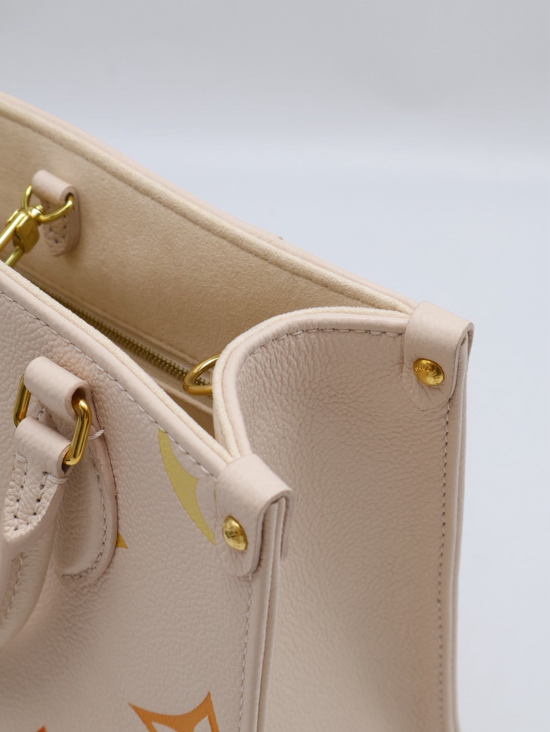LOUIS VUITTON On The Go - PM彩字