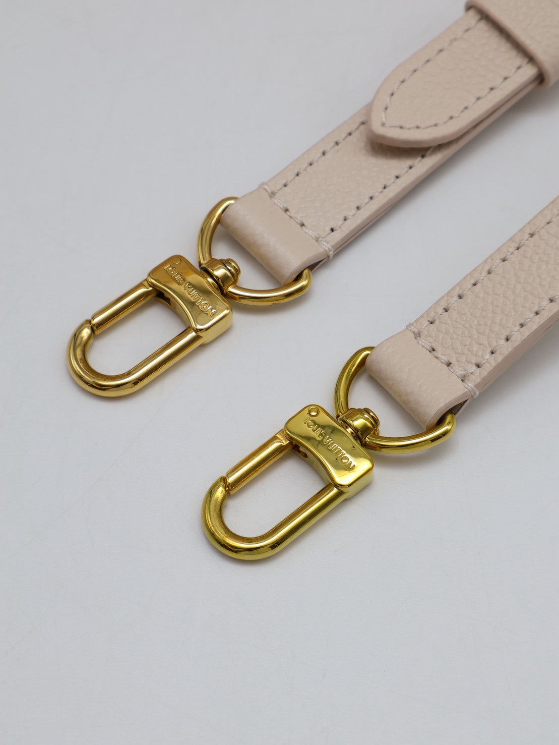 LOUIS VUITTON On The Go - PM彩字