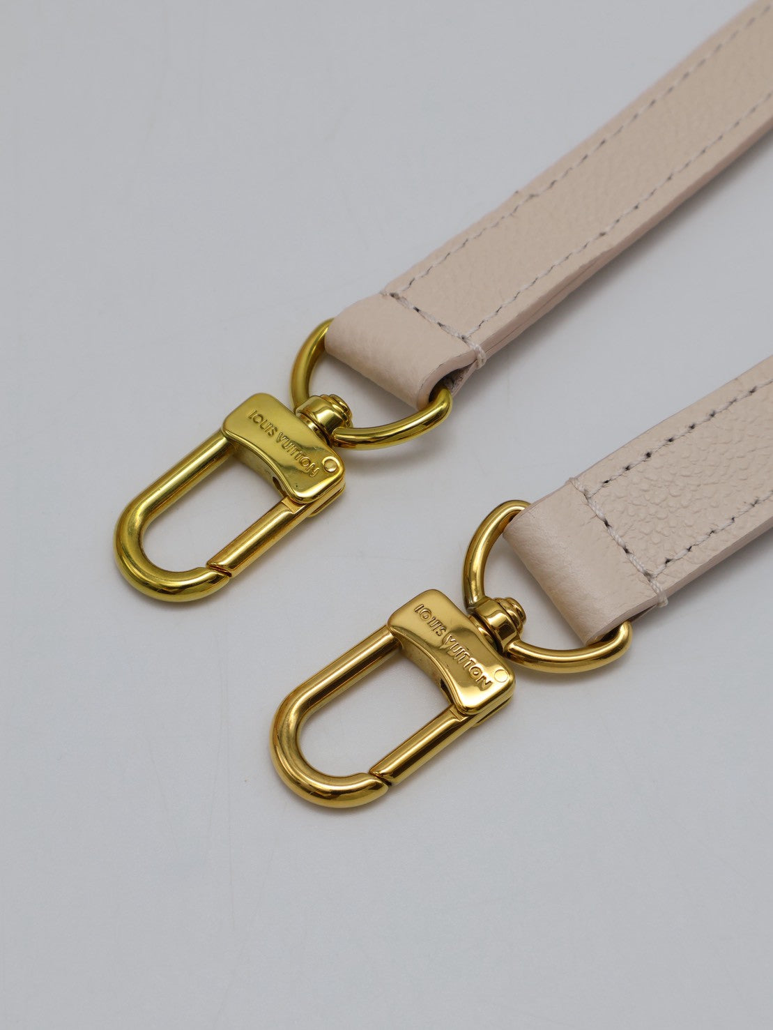LOUIS VUITTON On The Go - PM彩字