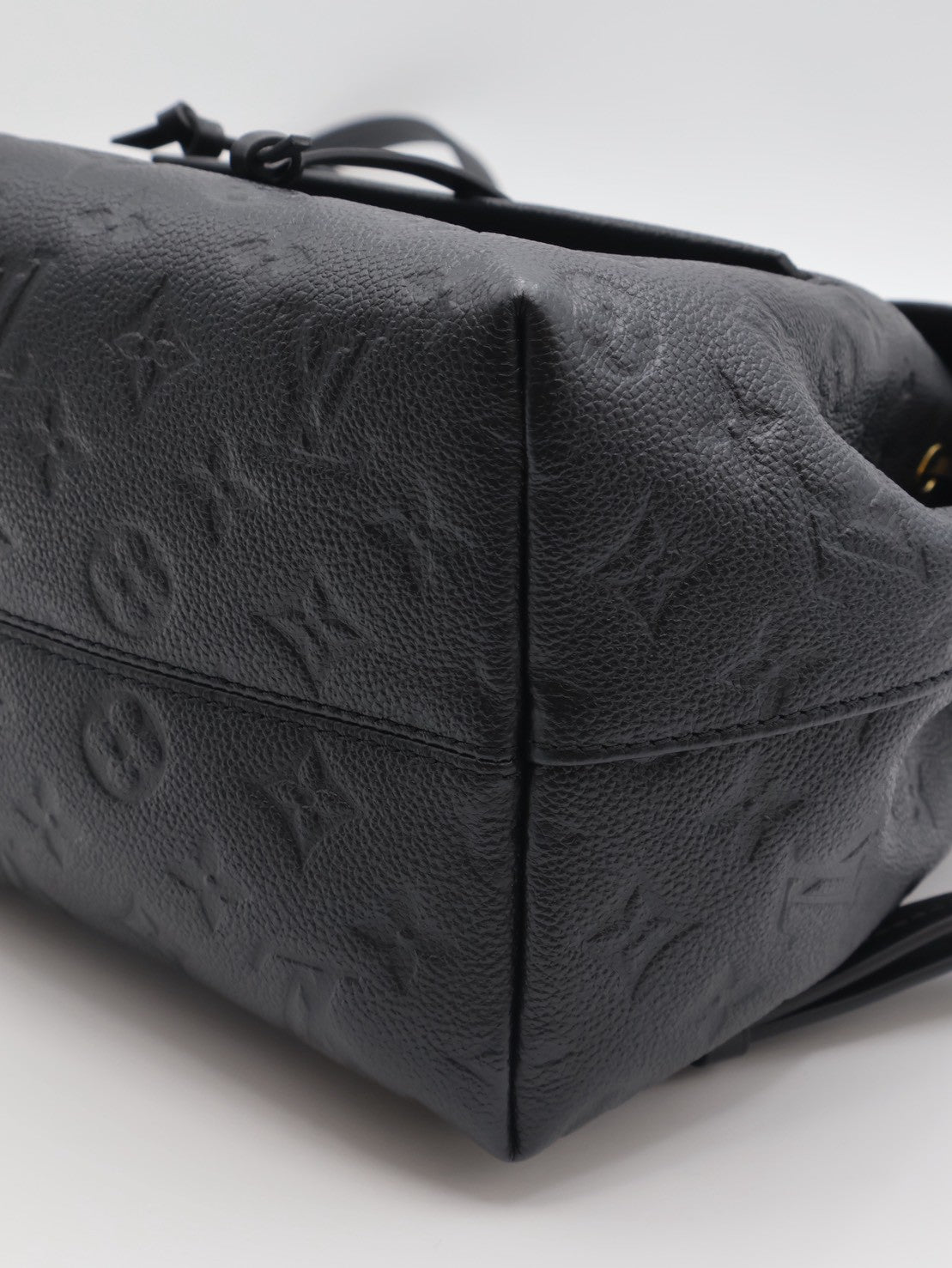 LOUIS VUITTON Montsouris壓紋牛皮後背包 - 黑