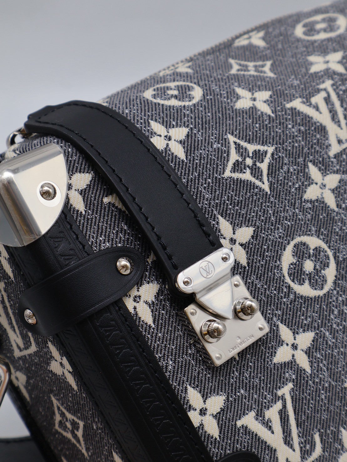 LOUIS VUITTON Side Trunk秀款 - 單寧老花