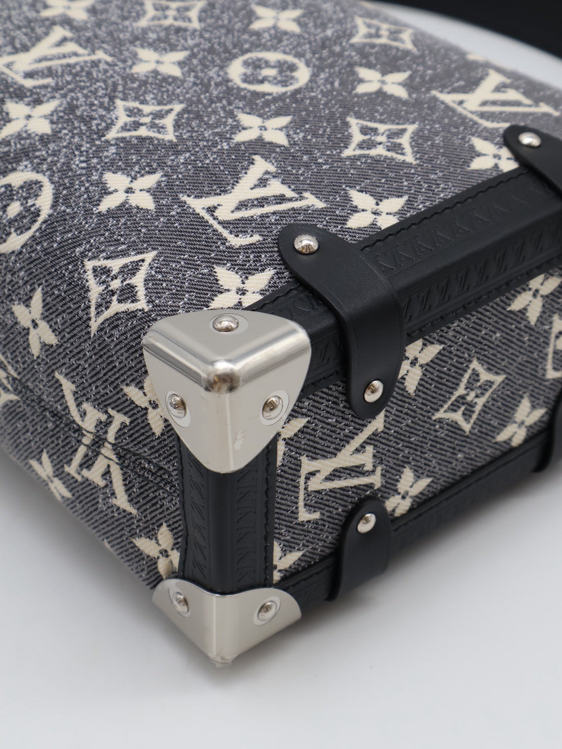 LOUIS VUITTON Side Trunk秀款 - 單寧老花