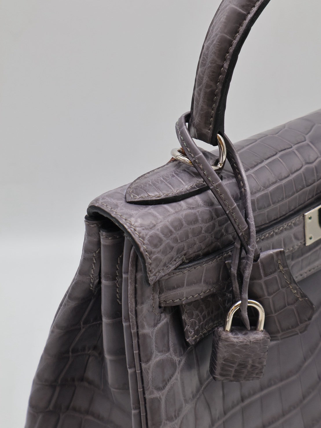 HERMES Kelly 28 霧面鱷魚皮 - 巴黎灰銀 🅀
