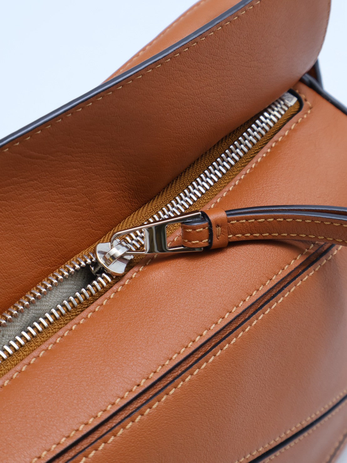 LOEWE Puzzle小牛皮手袋 - 小號棕色