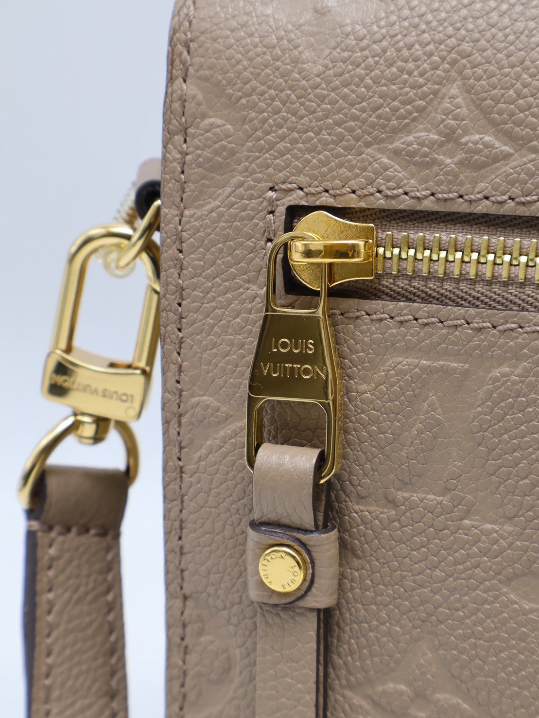 LOUIS VUITTON Pochette Metis郵差包 - 米