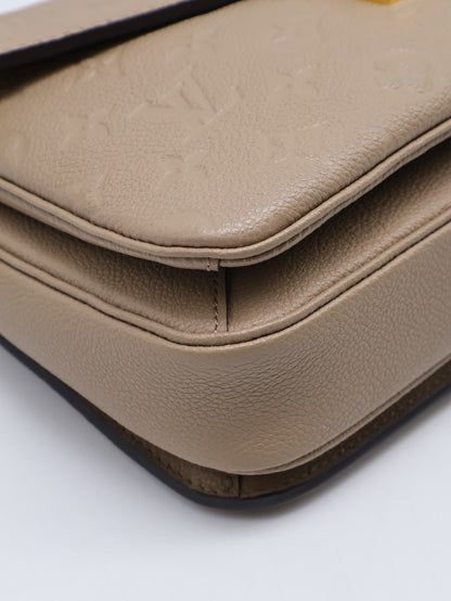 LOUIS VUITTON Pochette Metis郵差包 - 米