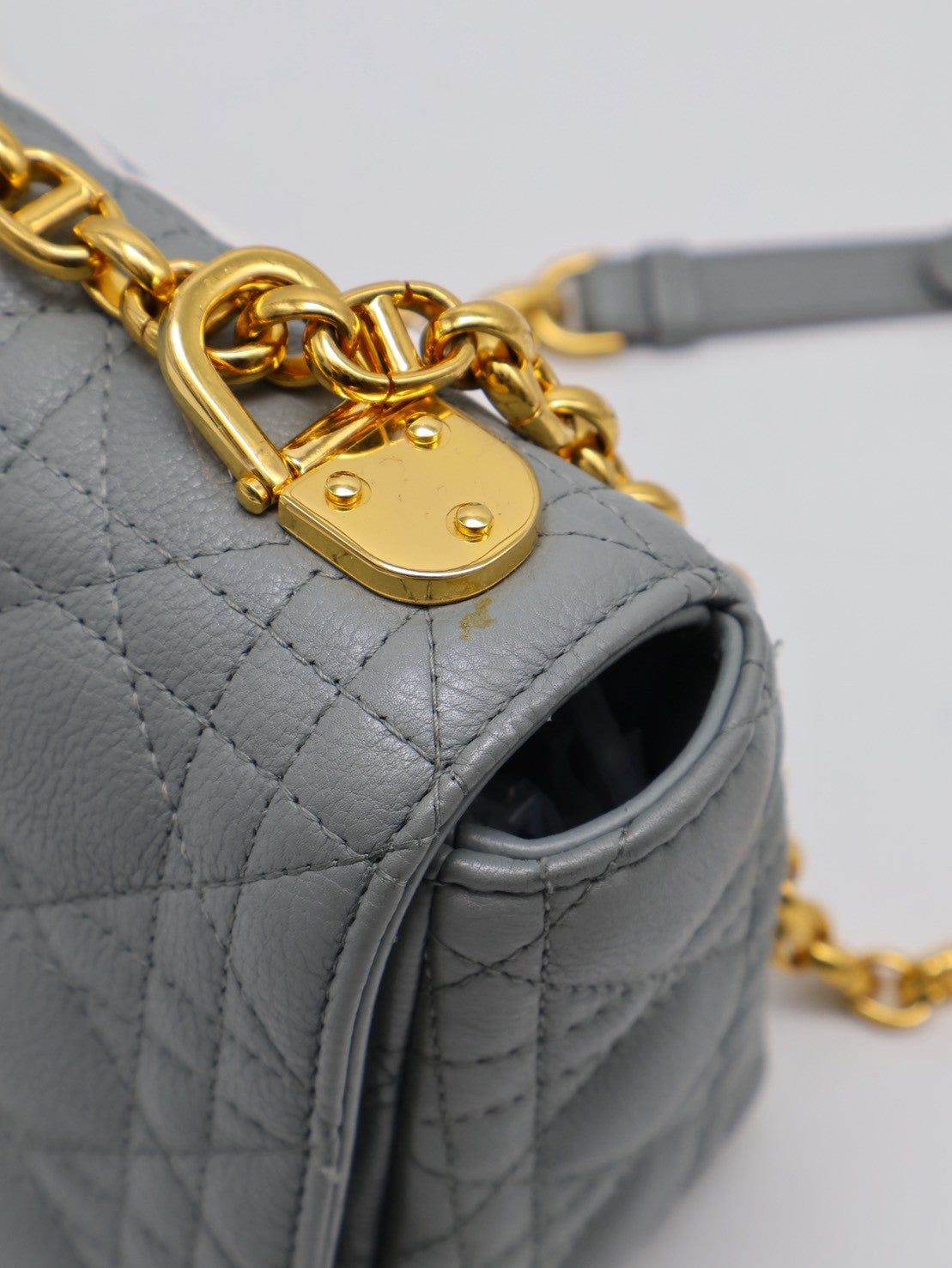 DIOR Caro藤格紋斜背包 - 中號灰金