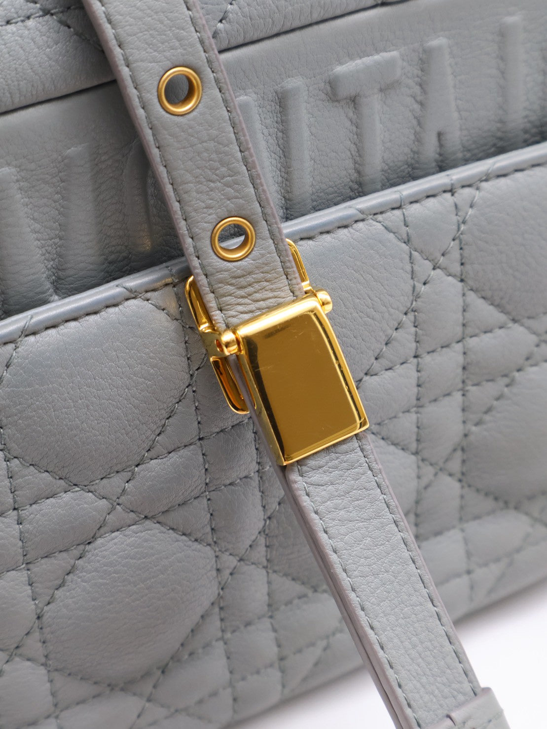 DIOR Caro藤格紋斜背包 - 中號灰金
