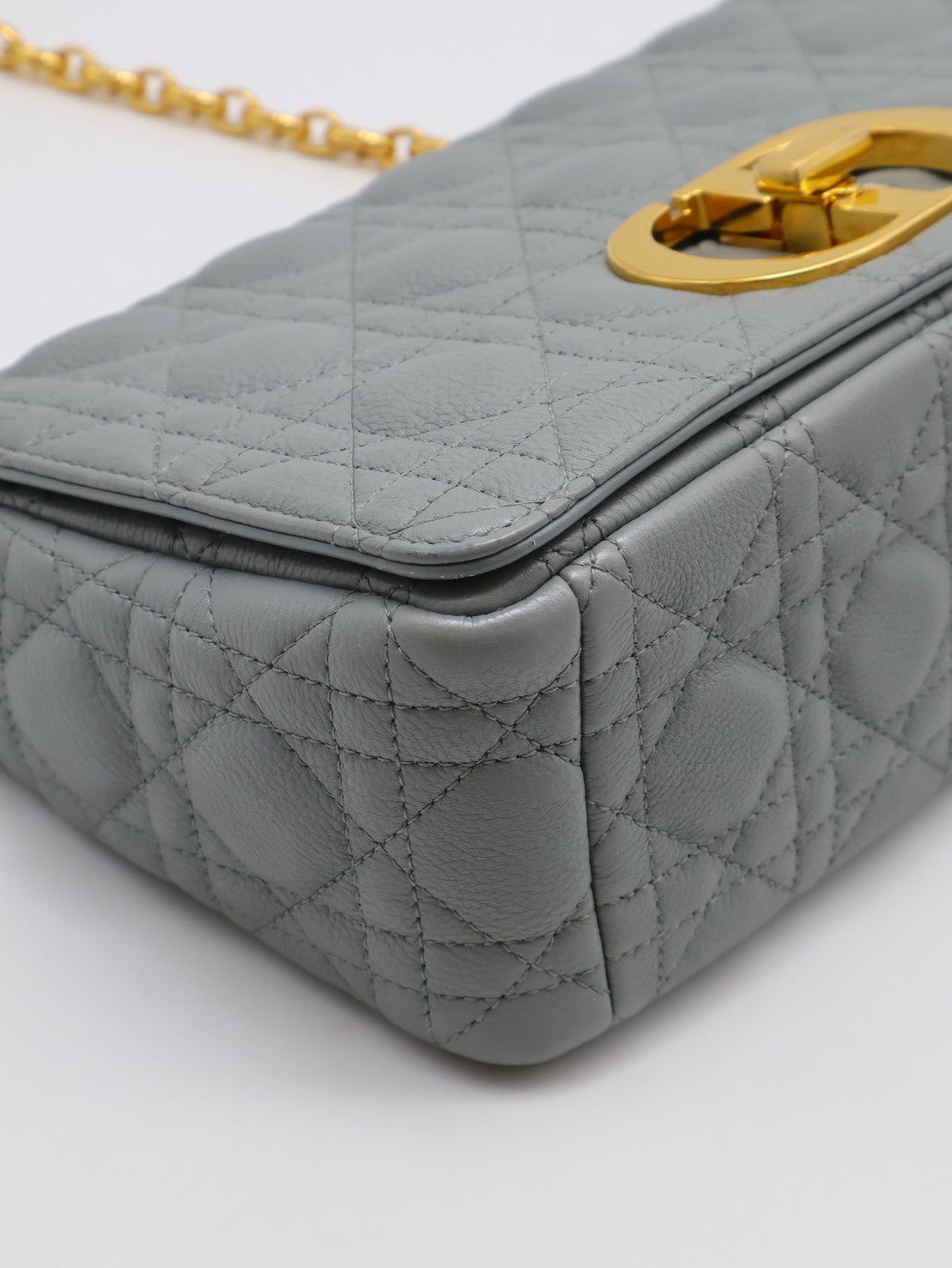 DIOR Caro藤格紋斜背包 - 中號灰金