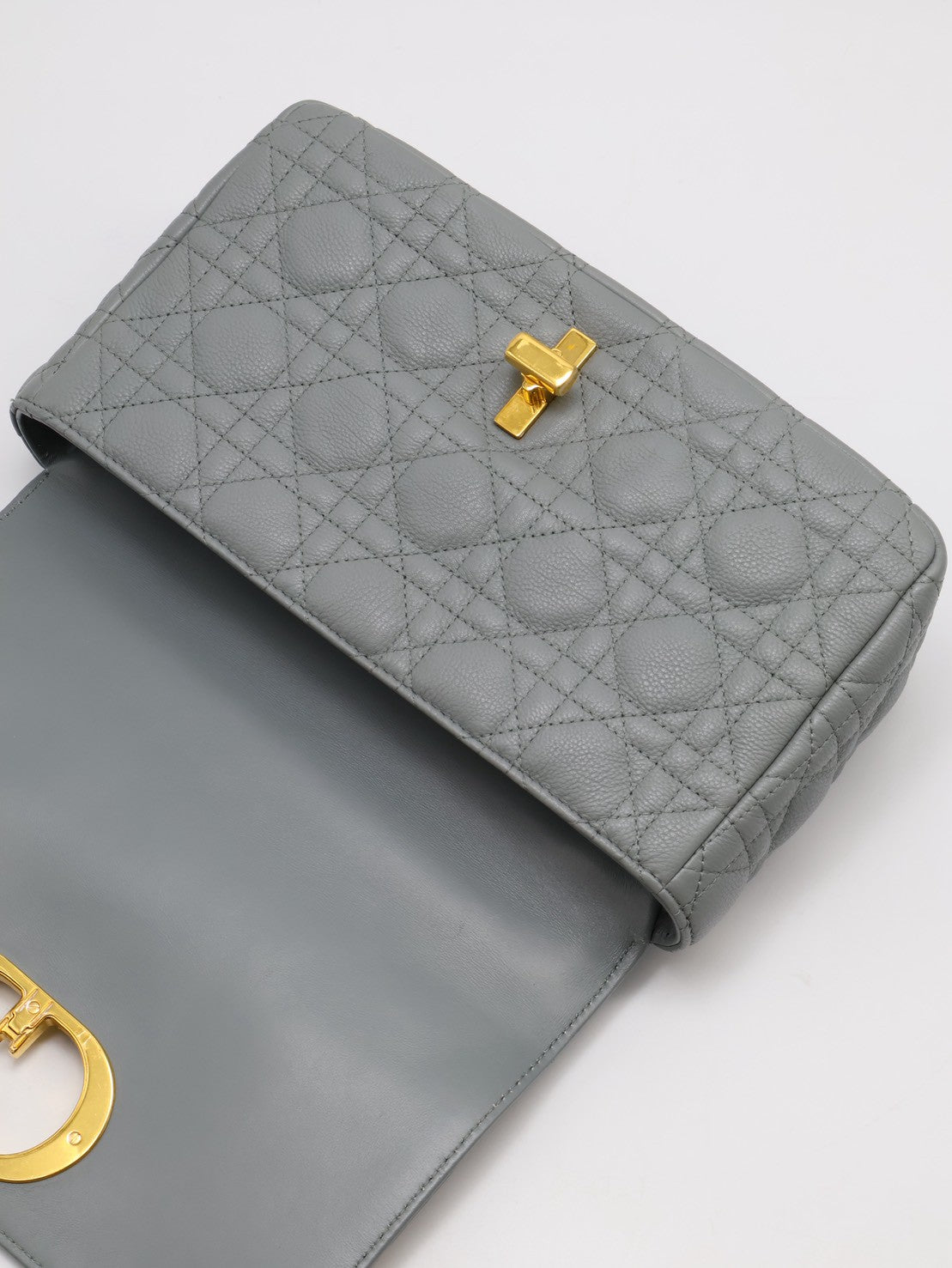 DIOR Caro藤格紋斜背包 - 中號灰金
