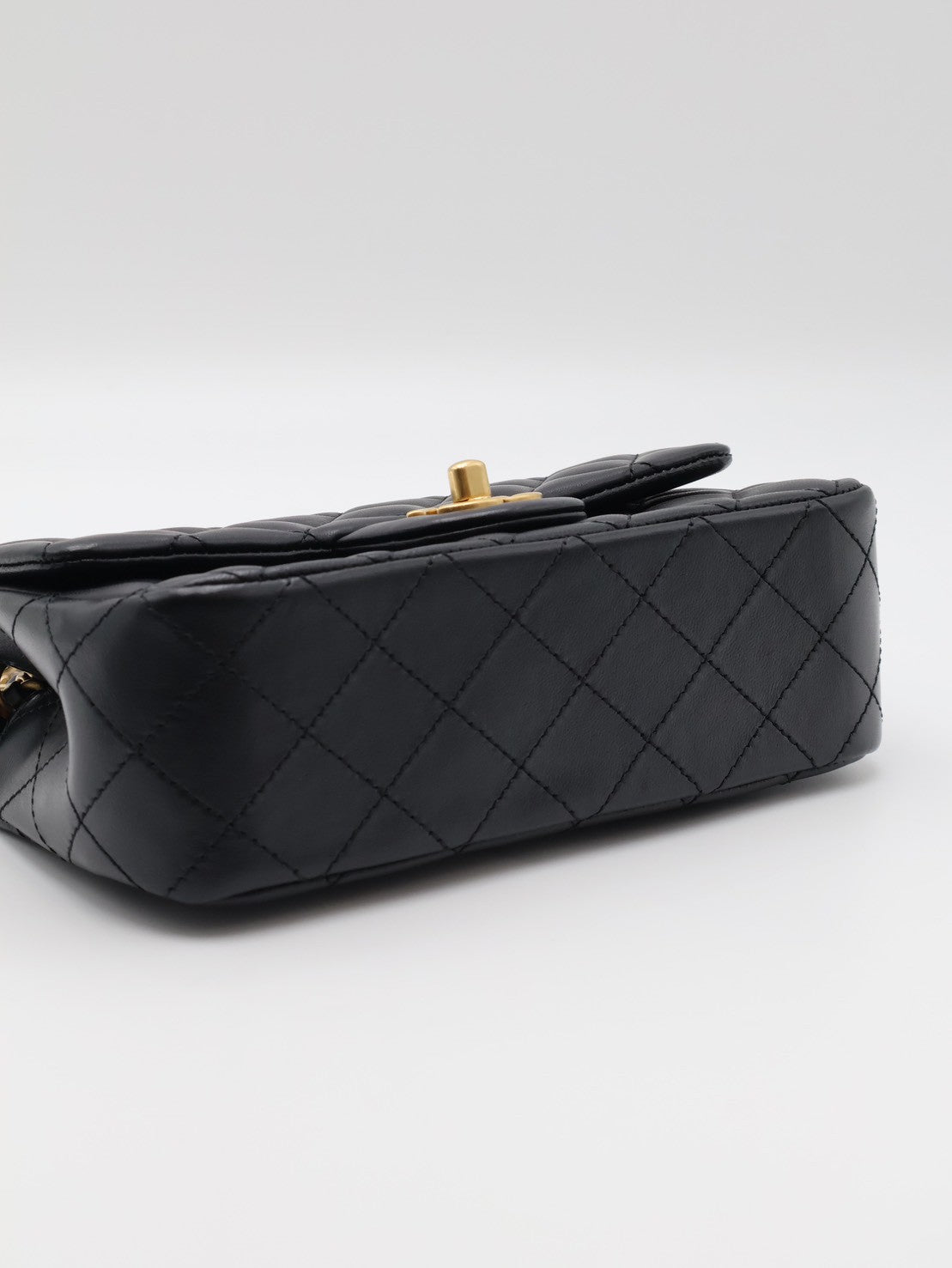 CHANEL 經典口蓋包Mini CF20 - 金球黑金