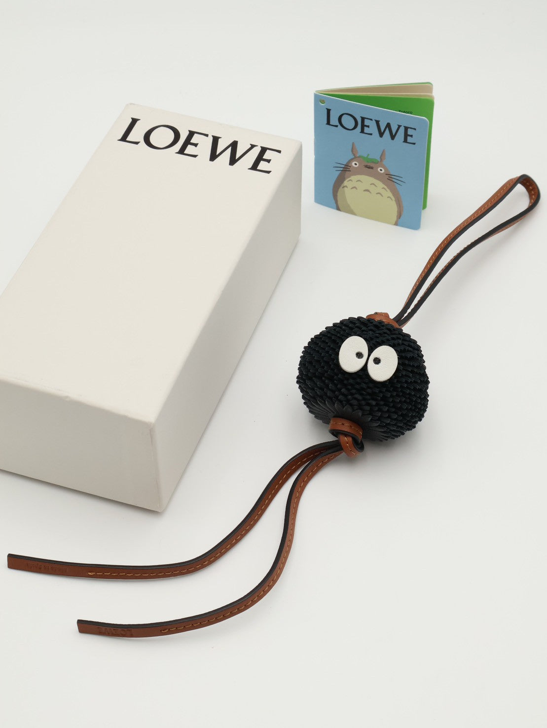 LOEWE X 神隱少女聯名系列煤炭精靈吊飾
