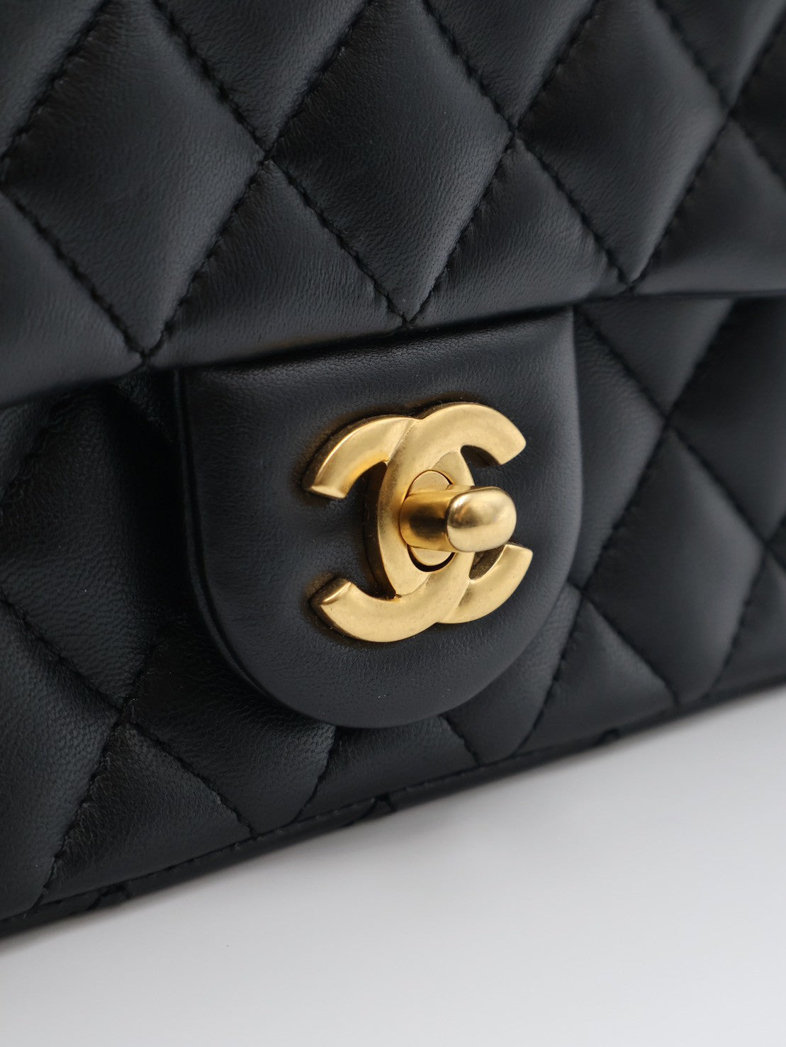 CHANEL 經典口蓋包Mini CF20 - 金球黑金