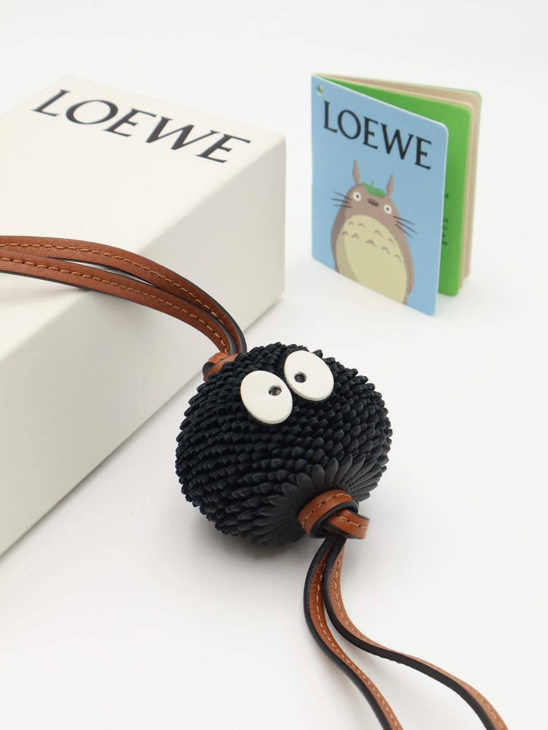 LOEWE X 神隱少女聯名系列煤炭精靈吊飾