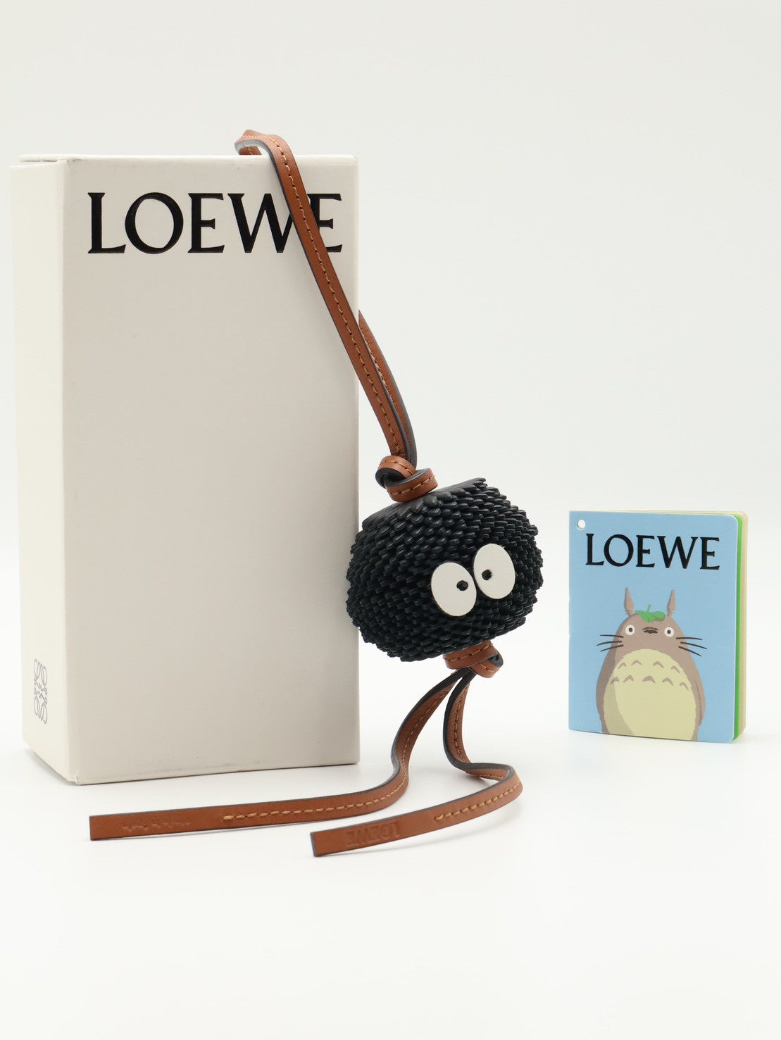 LOEWE X 神隱少女聯名系列煤炭精靈吊飾