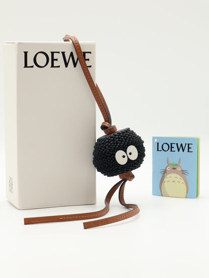 LOEWE X 神隱少女聯名系列煤炭精靈吊飾