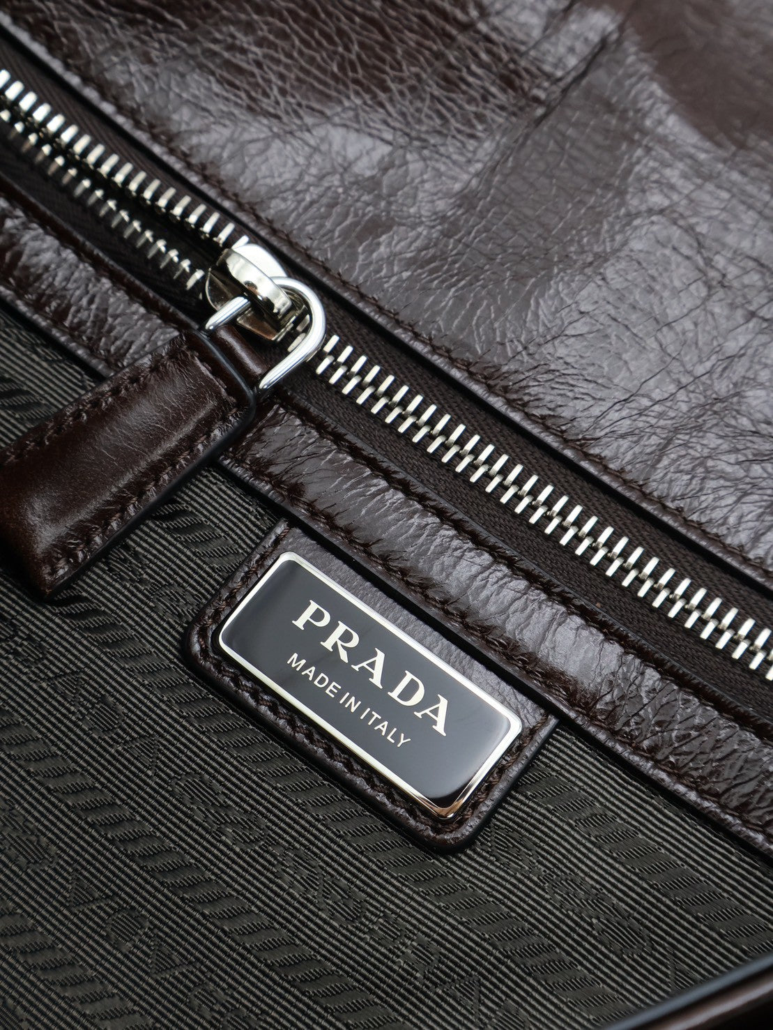 PRADA 小牛皮郵差包 - 深棕