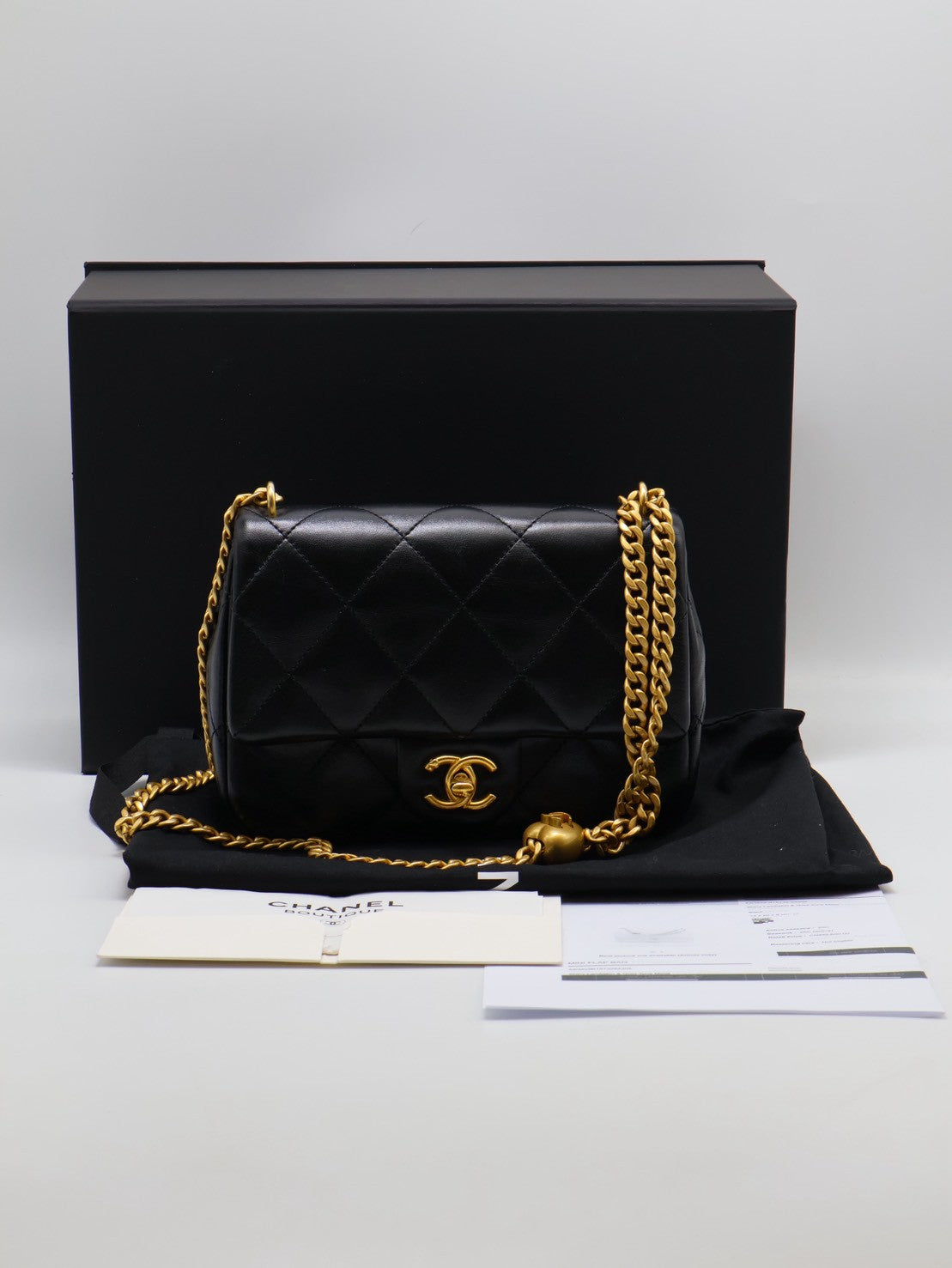 CHANEL 愛心調節釦口蓋包 20 - 羊皮黑金