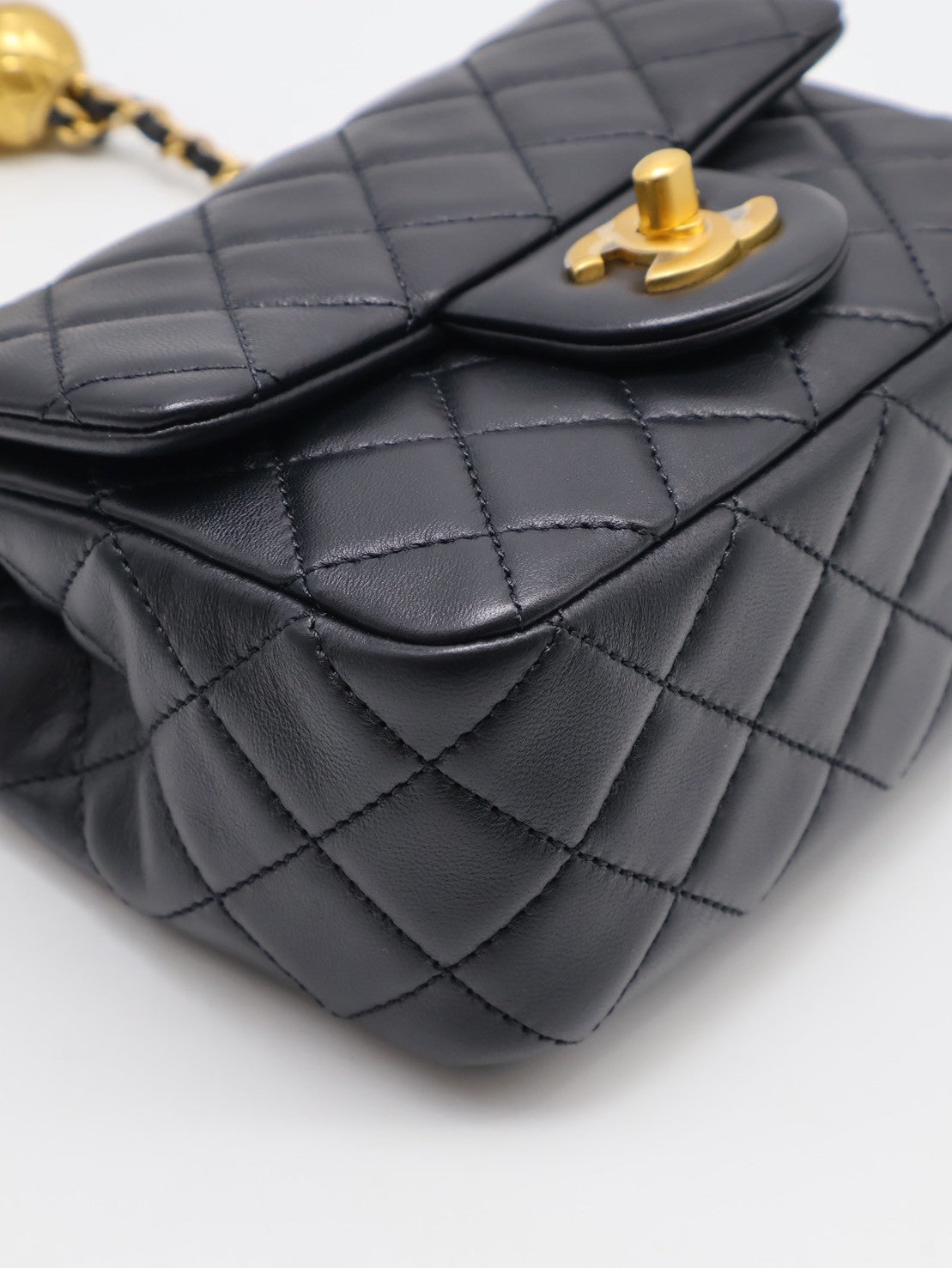 CHANEL 經典口蓋包方胖子 17 - 金球黑金